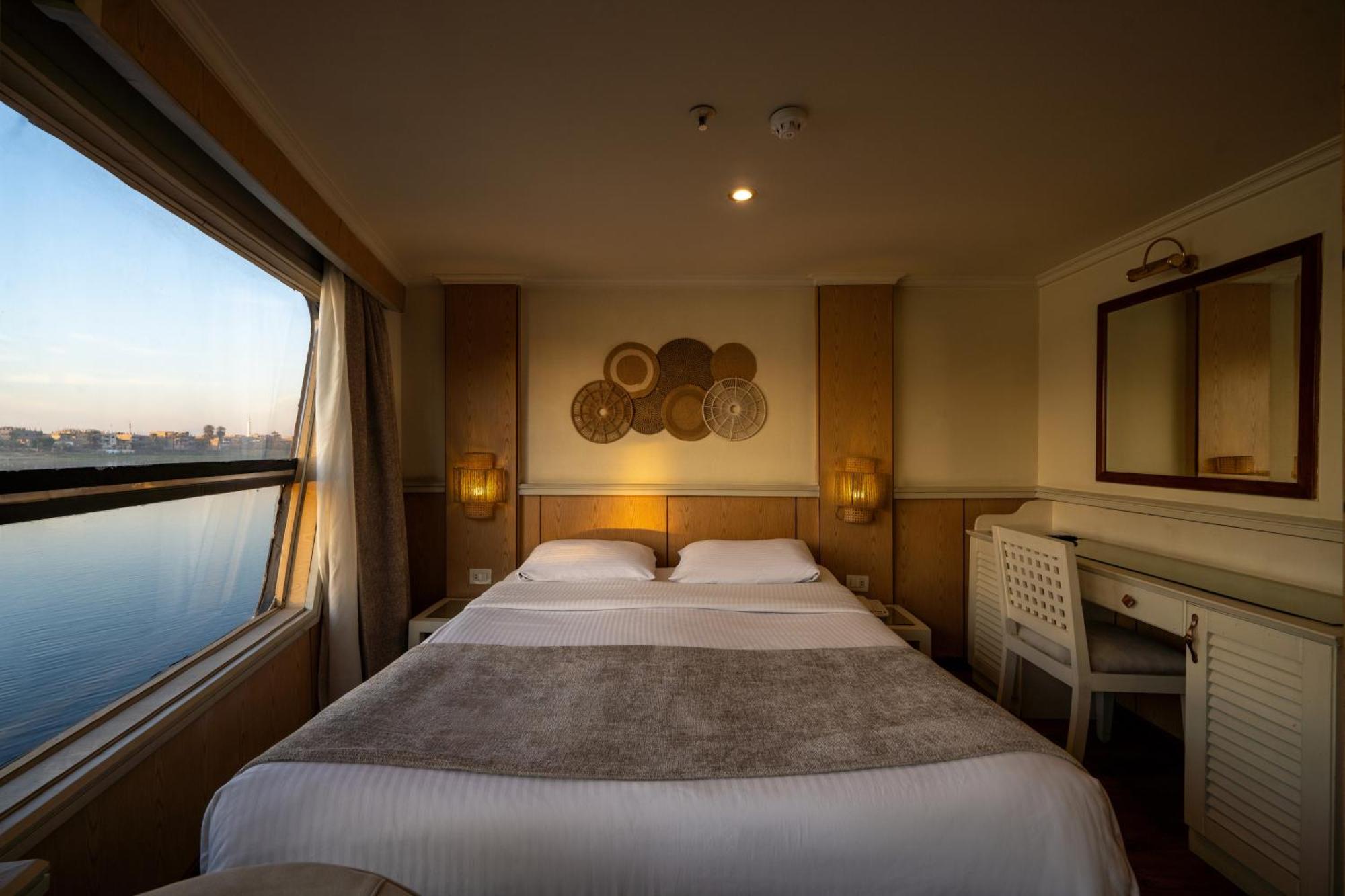 فندق Magic I Nile Cruise Deluxe Boat The Scheduled Departure Is On Saturday For A 7-Day Nile Cruise الأقصر المظهر الخارجي الصورة