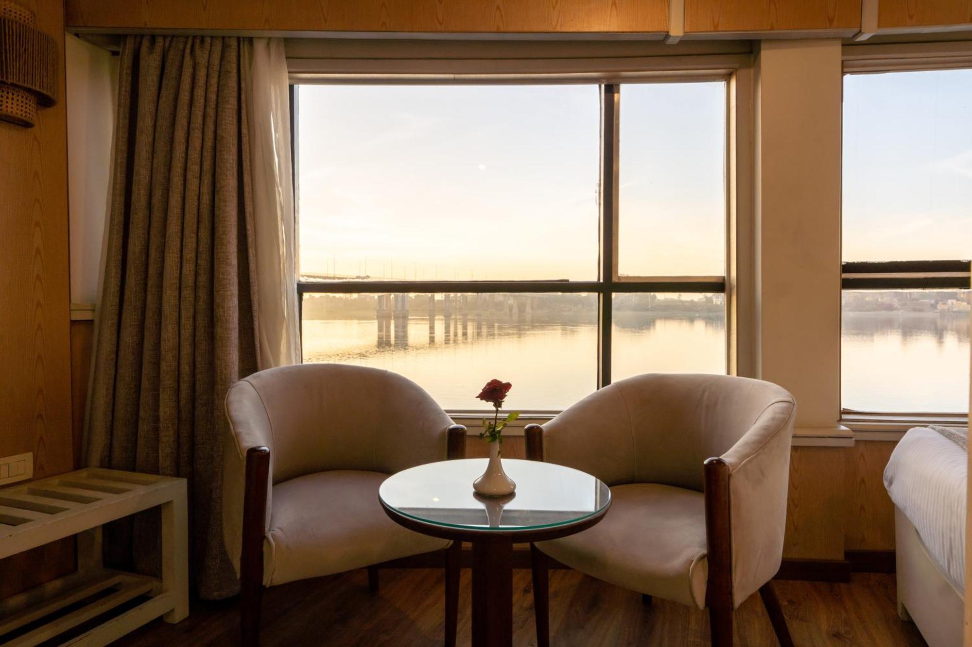 فندق Magic I Nile Cruise Deluxe Boat The Scheduled Departure Is On Saturday For A 7-Day Nile Cruise الأقصر المظهر الخارجي الصورة