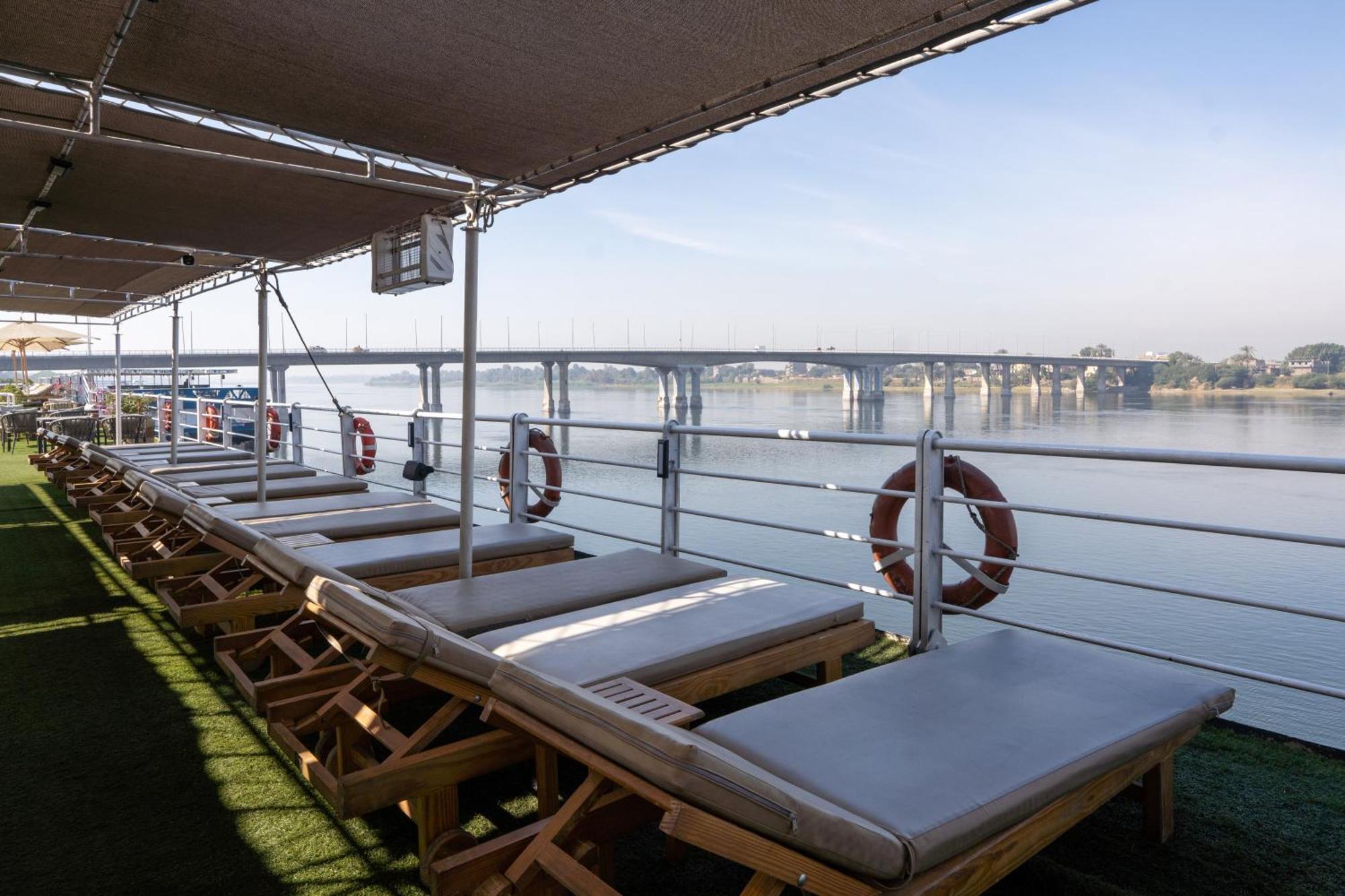فندق Magic I Nile Cruise Deluxe Boat The Scheduled Departure Is On Saturday For A 7-Day Nile Cruise الأقصر المظهر الخارجي الصورة